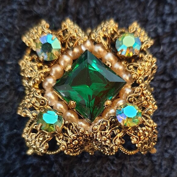 🌟 Fabulous Vintage Germany Brooch – Emerald Green Glass, AB Crystals & Pearls - Picture 1 of 11